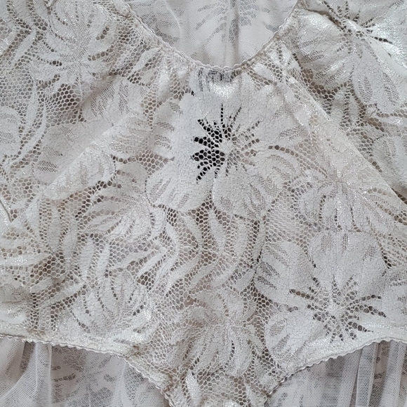 Victoria's Secret White Lace Teddy - Picture 7 of 8